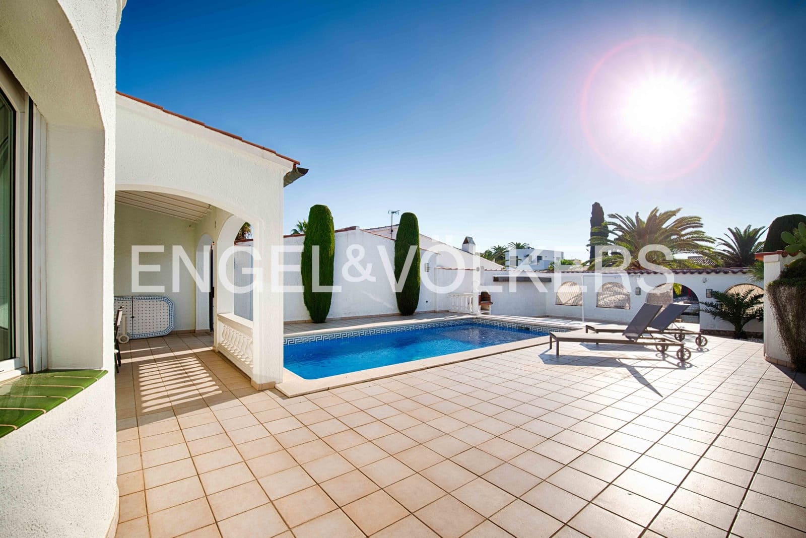 6 sovrum Villa till salu i Empuriabrava med pool garage - 1 050 000 € (Ref: 9283556)