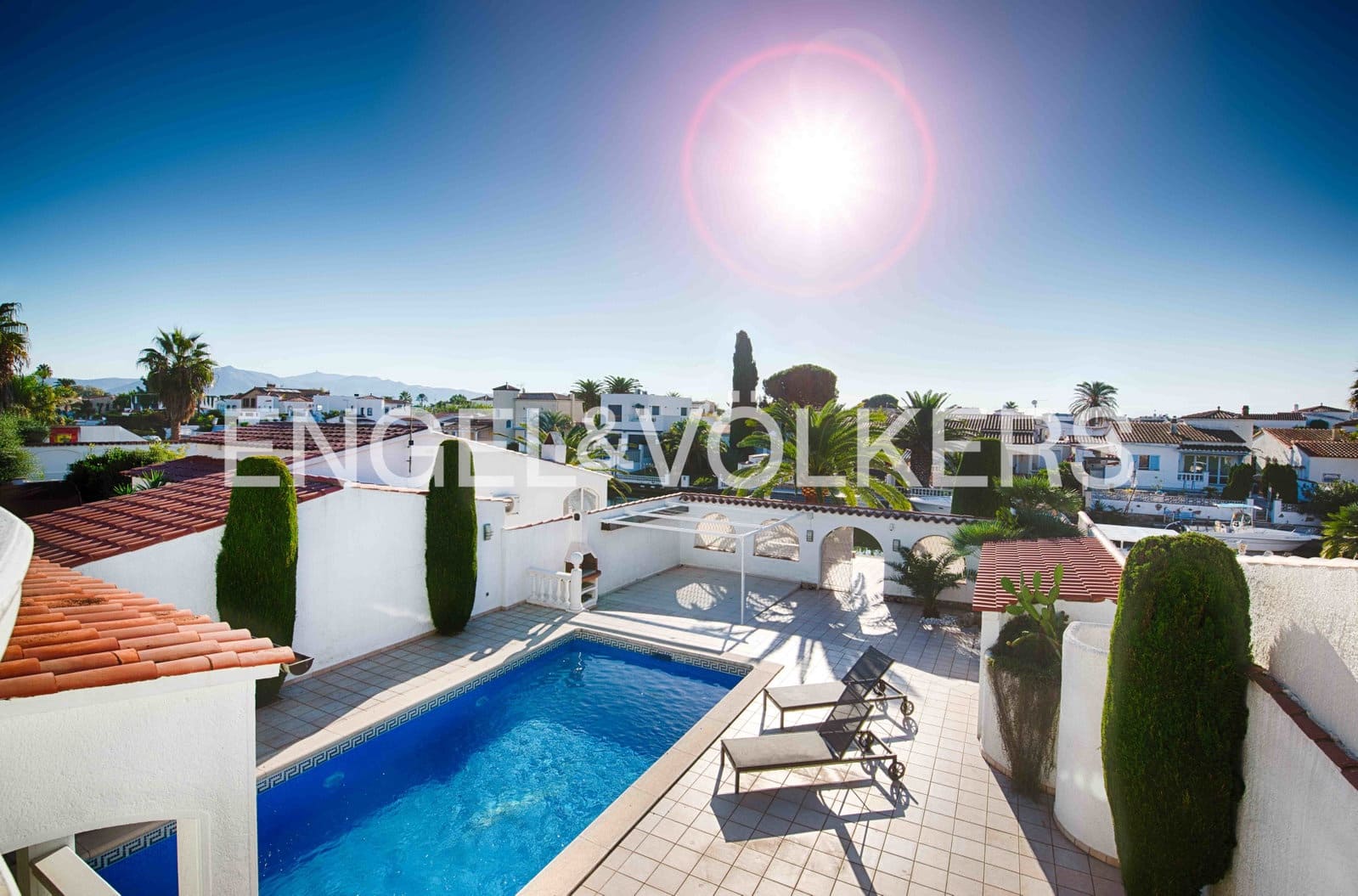 6 sovrum Villa till salu i Empuriabrava med pool garage - 1 050 000 € (Ref: 9283556)