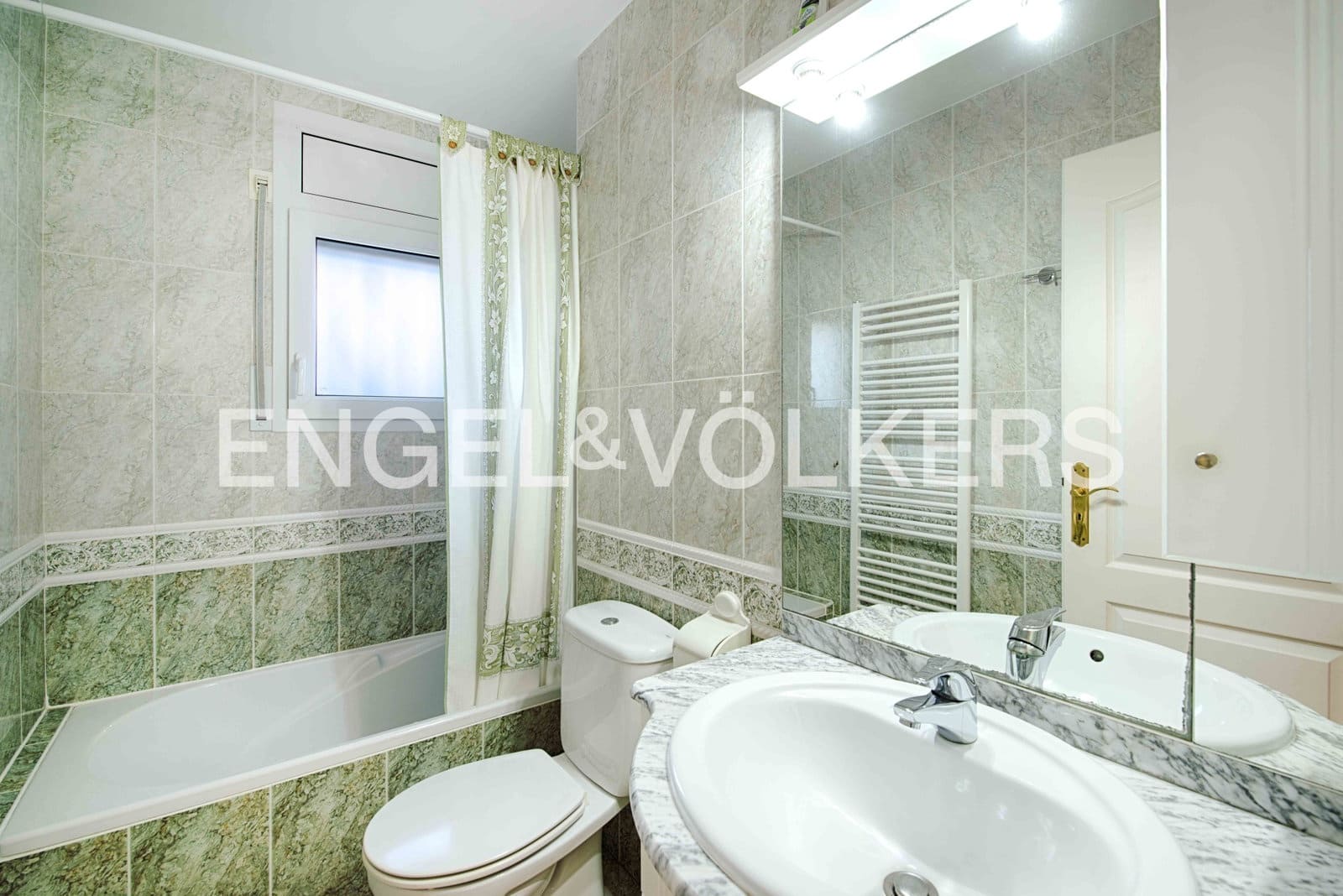 6 sovrum Villa till salu i Empuriabrava med pool garage - 1 050 000 € (Ref: 9283556)
