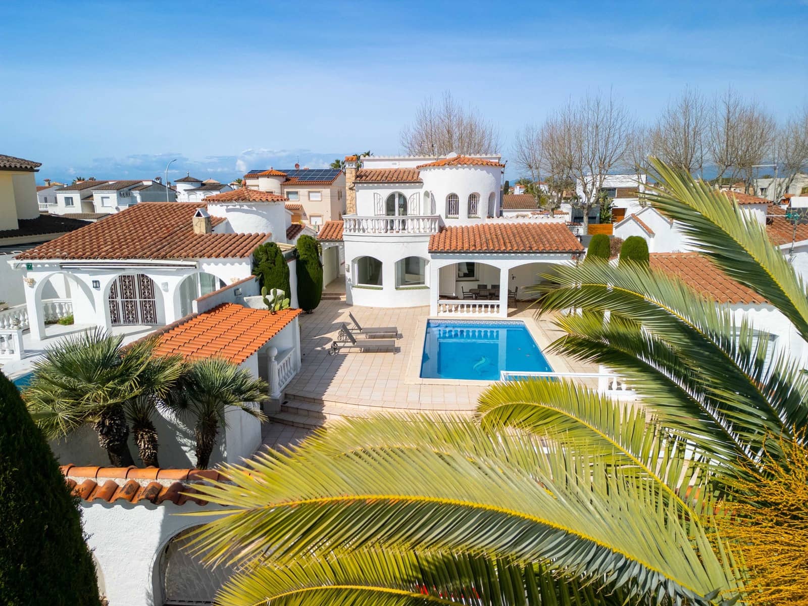 6 sovrum Villa till salu i Empuriabrava med pool garage - 1 050 000 € (Ref: 9283556)
