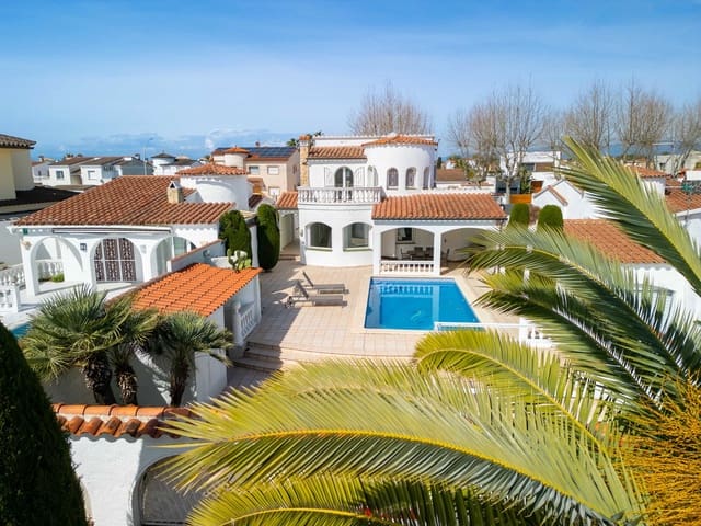 6 Zimmer Villa zu verkaufen in Empuriabrava, Castelló d'Empúries mit Pool Garage - 1.050.000 € (Ref: 9283556)