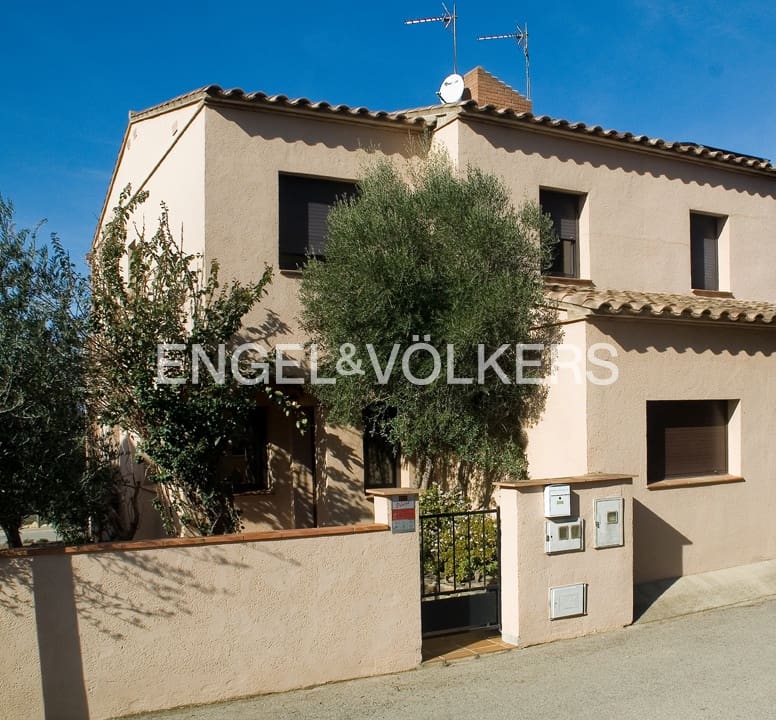 5 soveværelse Rækkehus til salg i Vilamaniscle med garage - € 359.000 (Ref: 9298871)