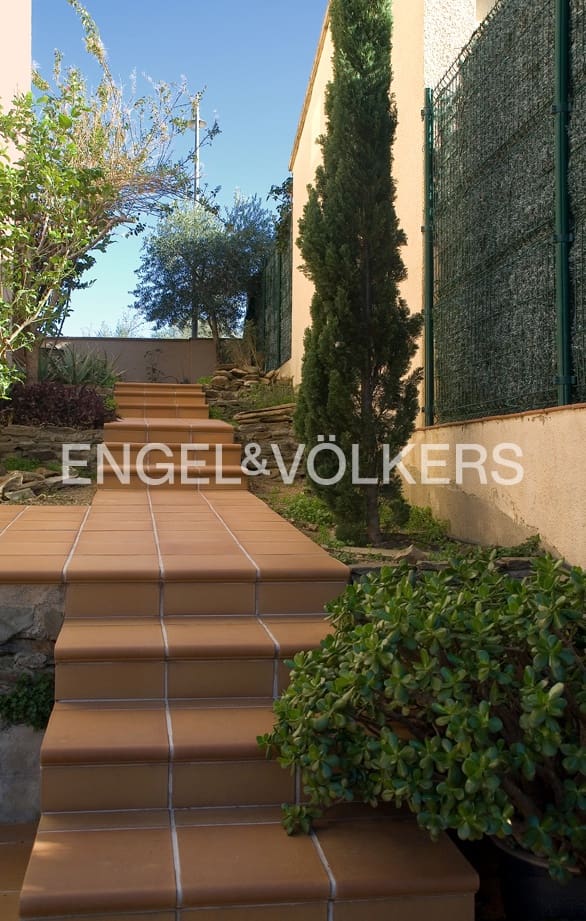 5 soveværelse Rækkehus til salg i Vilamaniscle med garage - € 359.000 (Ref: 9298871)