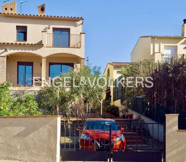 5 soveværelse Rækkehus til salg i Vilamaniscle med garage - € 359.000 (Ref: 9298871)