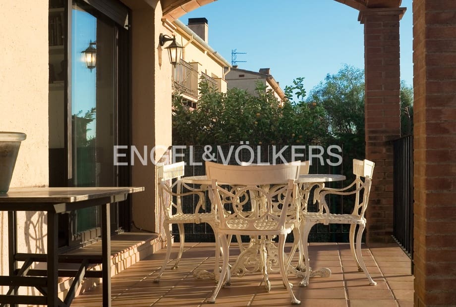 5 soveværelse Rækkehus til salg i Vilamaniscle med garage - € 359.000 (Ref: 9298871)