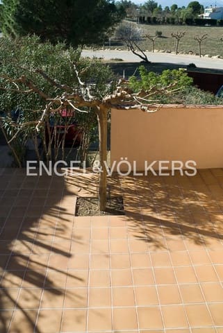 5 slaapkamer Rijtjeshuis te koop in Vilamaniscle met garage - € 375.000 (Ref: 9298871)