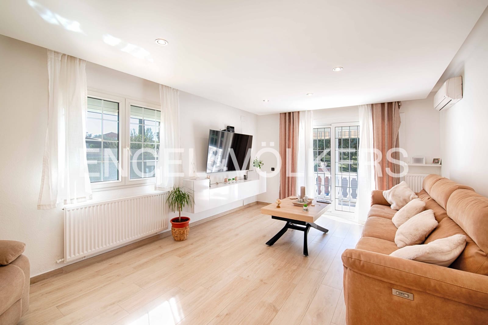 4 sovrum Villa till salu i Avinyonet de Puigventos med pool garage - 480 000 € (Ref: 9307005)