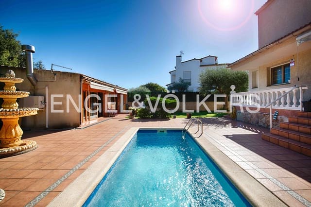 4 bedroom Villa for sale in Avinyonet de Puigventós with pool garage - € 480,000 (Ref: 9307005)