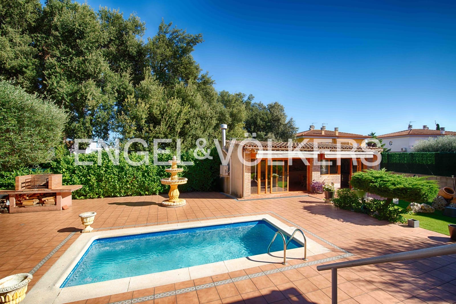 4 sovrum Villa till salu i Avinyonet de Puigventos med pool garage - 480 000 € (Ref: 9307005)