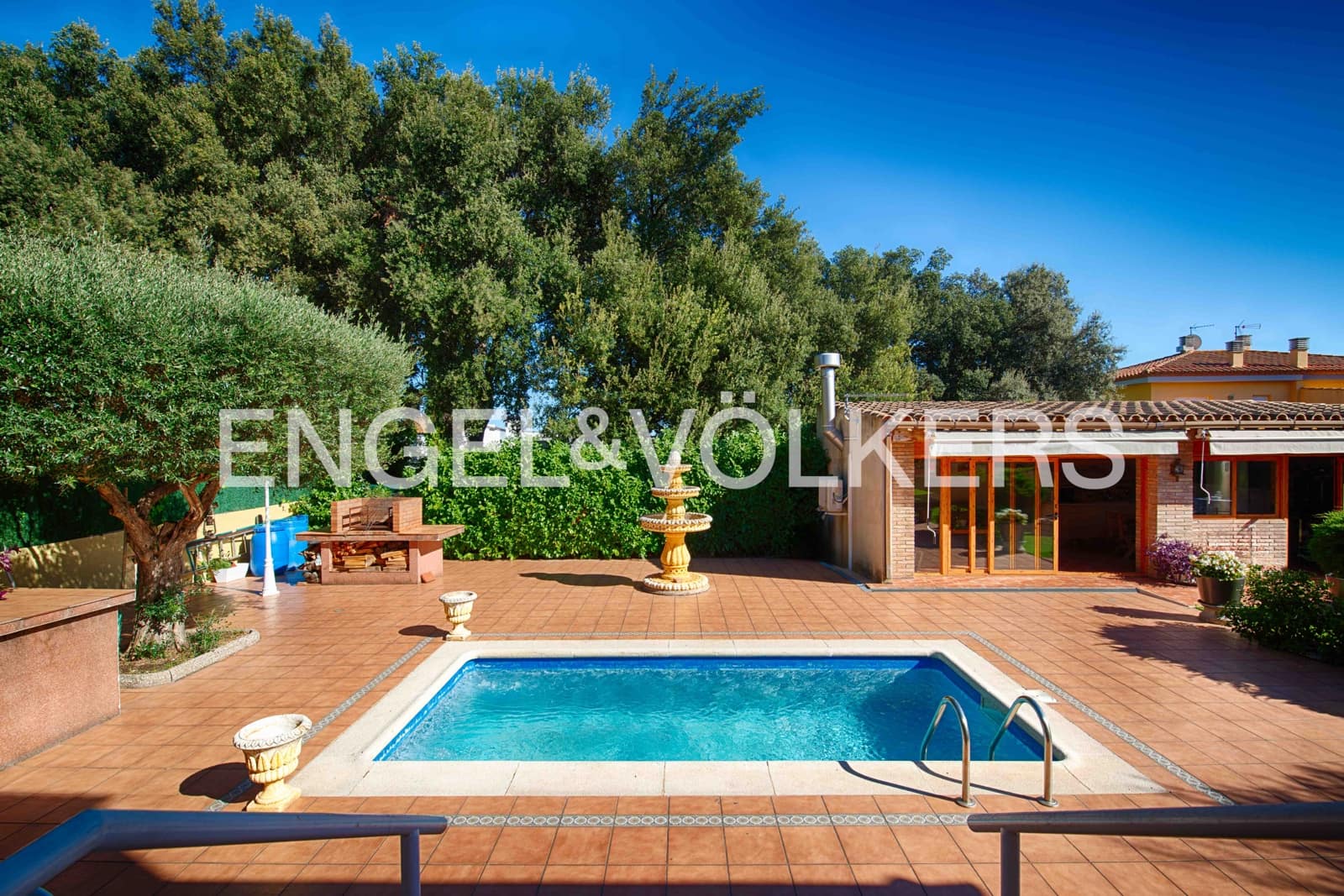 4 sovrum Villa till salu i Avinyonet de Puigventos med pool garage - 480 000 € (Ref: 9307005)