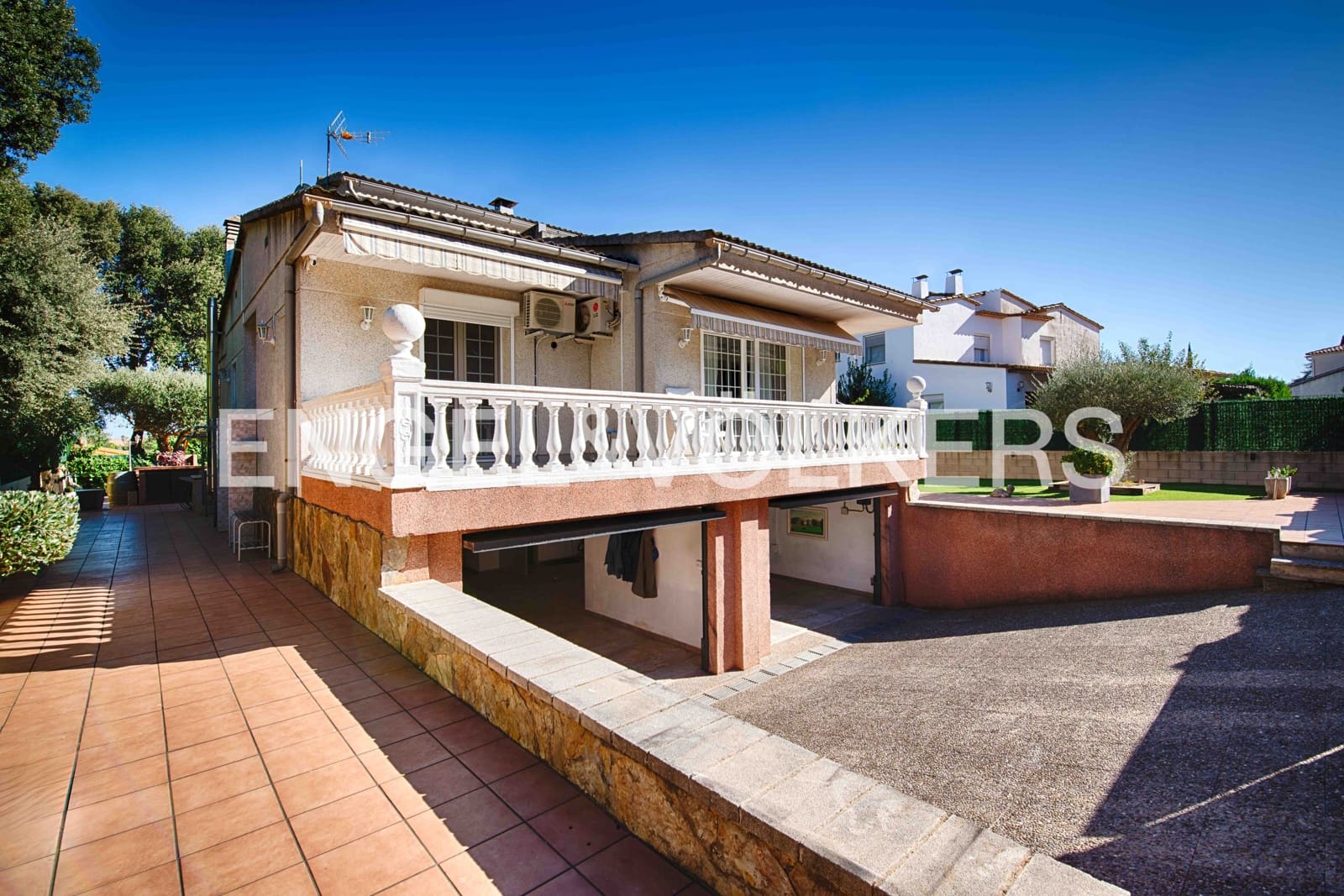 4 sovrum Villa till salu i Avinyonet de Puigventos med pool garage - 480 000 € (Ref: 9307005)