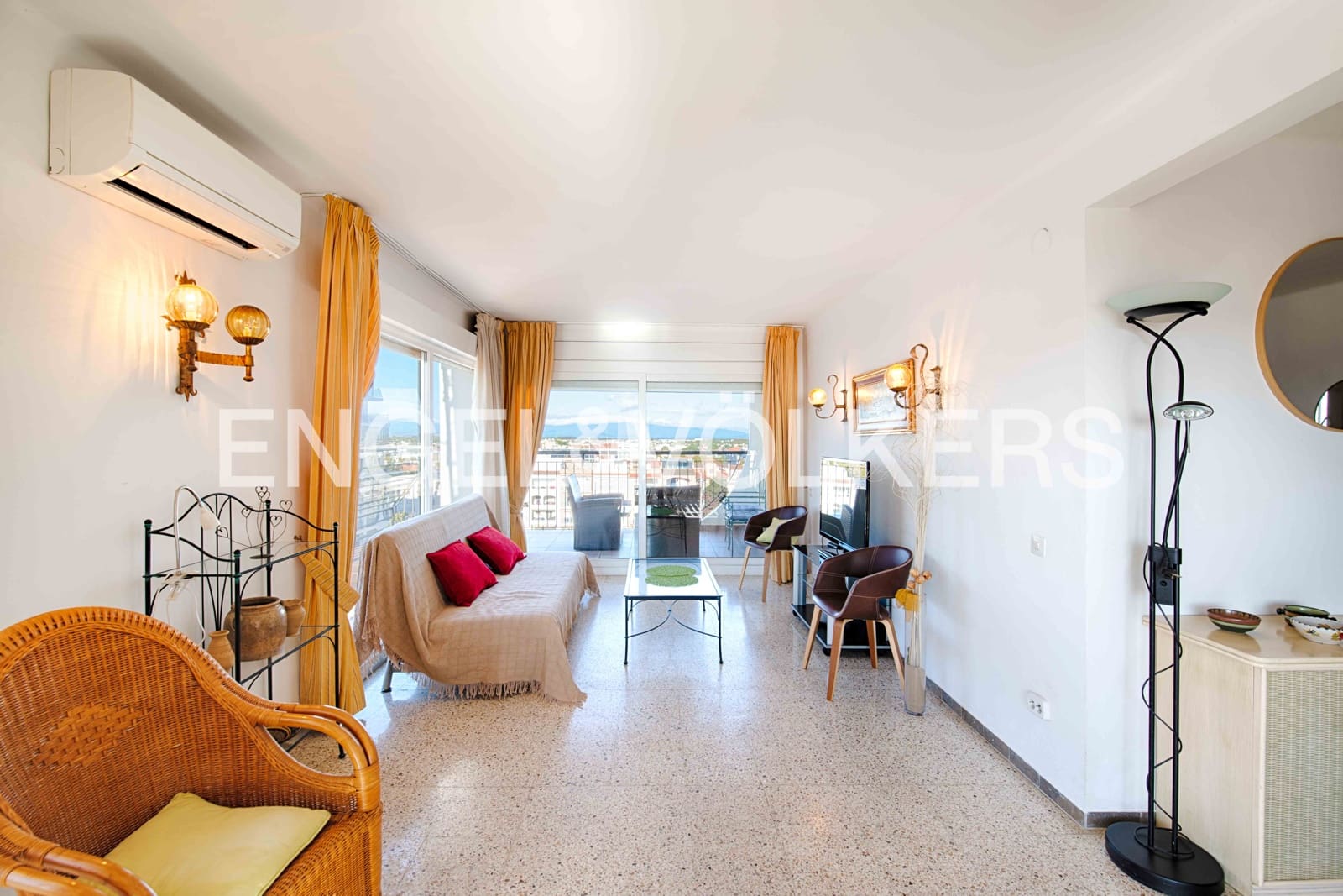 2 bedroom Apartment for sale in Empuriabrava - € 420,000 (Ref: 9309079)