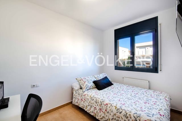 4 makuuhuone Huvila myytävänä paikassa Empuriabrava, Castelló d'Empúries mukana uima-altaan 
autotalli - 490 000 € (Ref: 9314663)