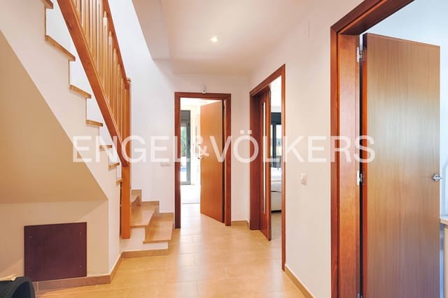 4 makuuhuone Huvila myytävänä paikassa Empuriabrava, Castelló d'Empúries mukana uima-altaan 
autotalli - 490 000 € (Ref: 9314663)