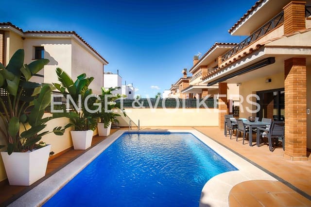 4 makuuhuone Huvila myytävänä paikassa Empuriabrava, Castelló d'Empúries mukana uima-altaan 
autotalli - 490 000 € (Ref: 9314663)