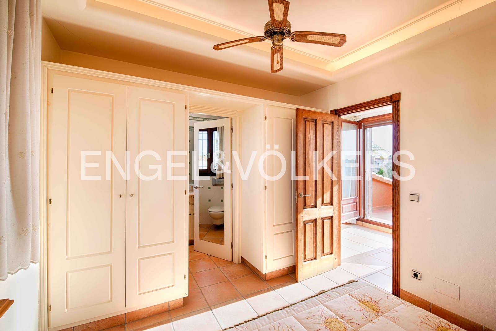 5 bedroom Villa for sale in Empuriabrava with pool garage - € 2,300,000 (Ref: 9340355)