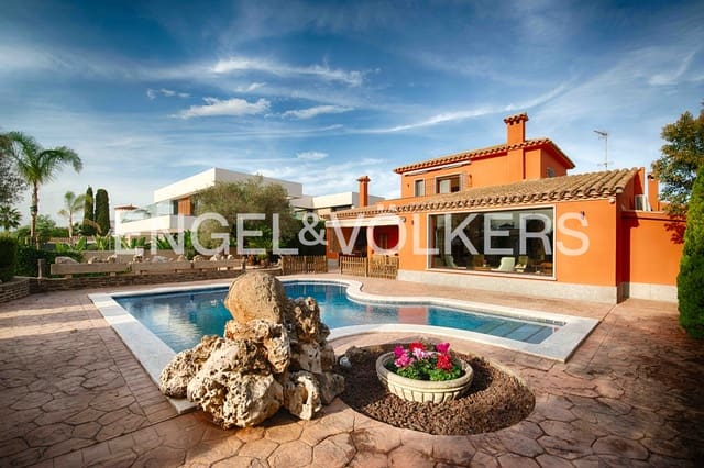 5 bedroom Villa for sale in Empuriabrava, Castelló d'Empúries with pool garage - € 2,300,000 (Ref: 9340355)