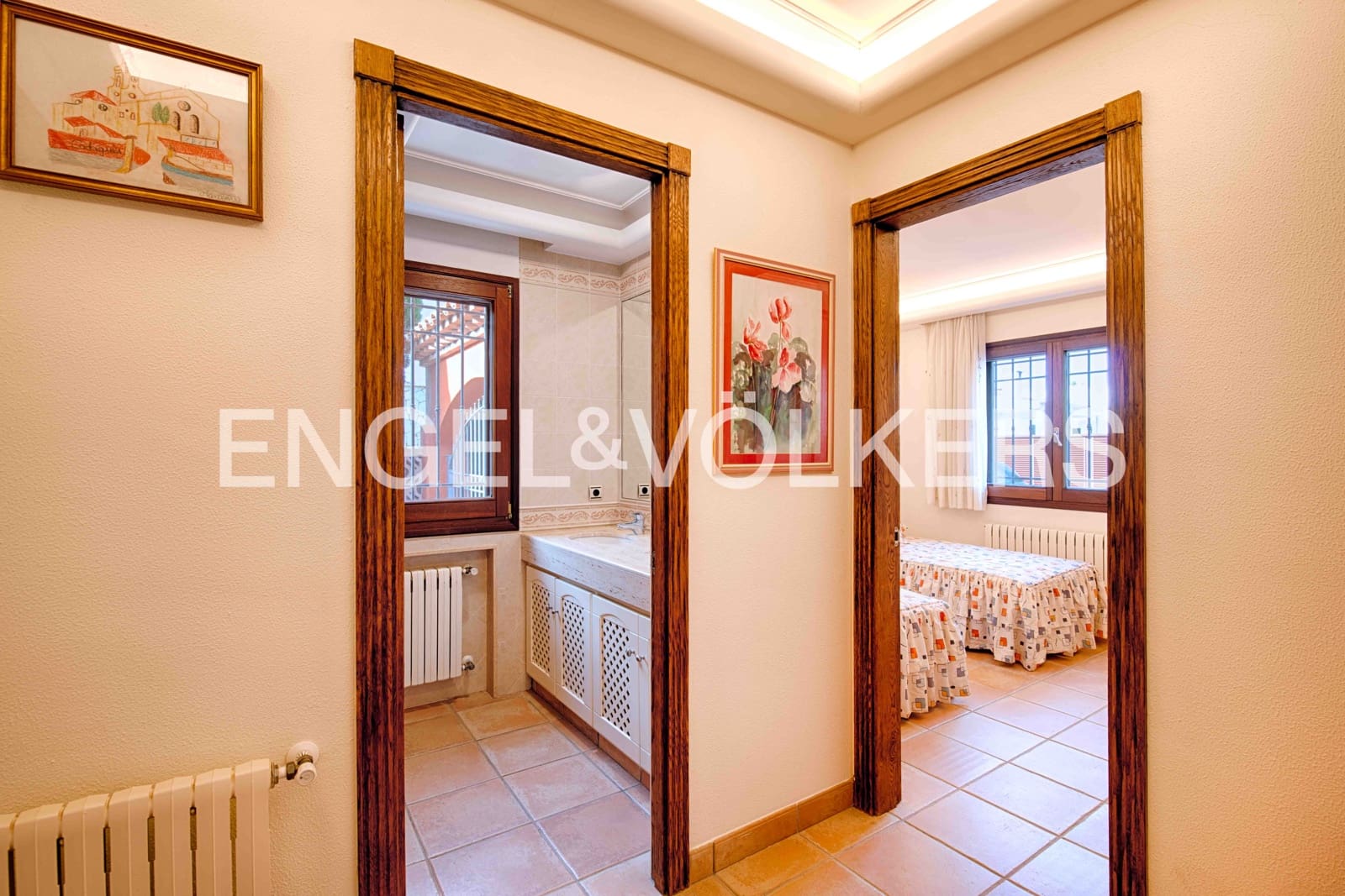 5 bedroom Villa for sale in Empuriabrava with pool garage - € 2,300,000 (Ref: 9340355)