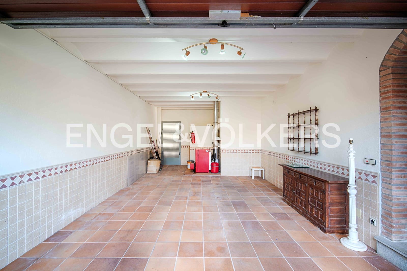 5 bedroom Villa for sale in Empuriabrava with pool garage - € 2,300,000 (Ref: 9340355)