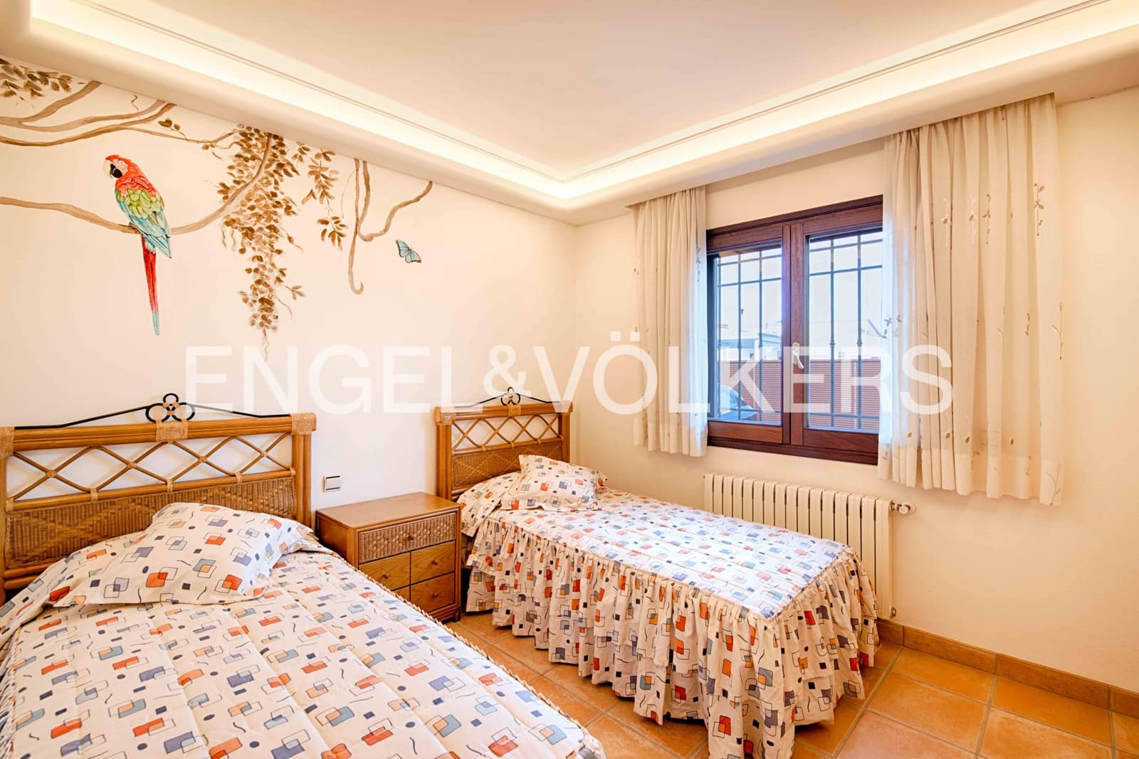 5 bedroom Villa for sale in Empuriabrava with pool garage - € 2,300,000 (Ref: 9340355)