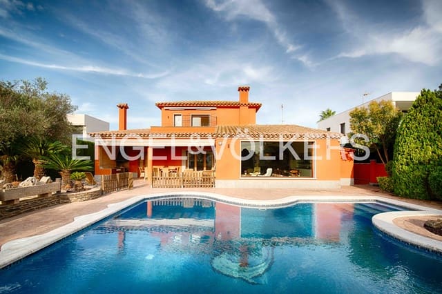 5 bedroom Villa for sale in Empuriabrava, Castelló d'Empúries with pool garage - € 2,300,000 (Ref: 9340355)