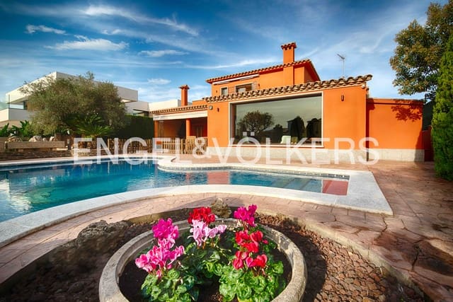 5 bedroom Villa for sale in Empuriabrava, Castelló d'Empúries with pool garage - € 2,300,000 (Ref: 9340355)