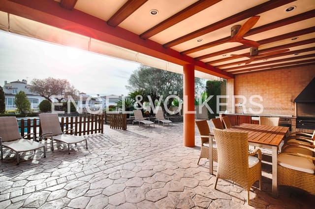 5 bedroom Villa for sale in Empuriabrava, Castelló d'Empúries with pool garage - € 2,300,000 (Ref: 9340355)