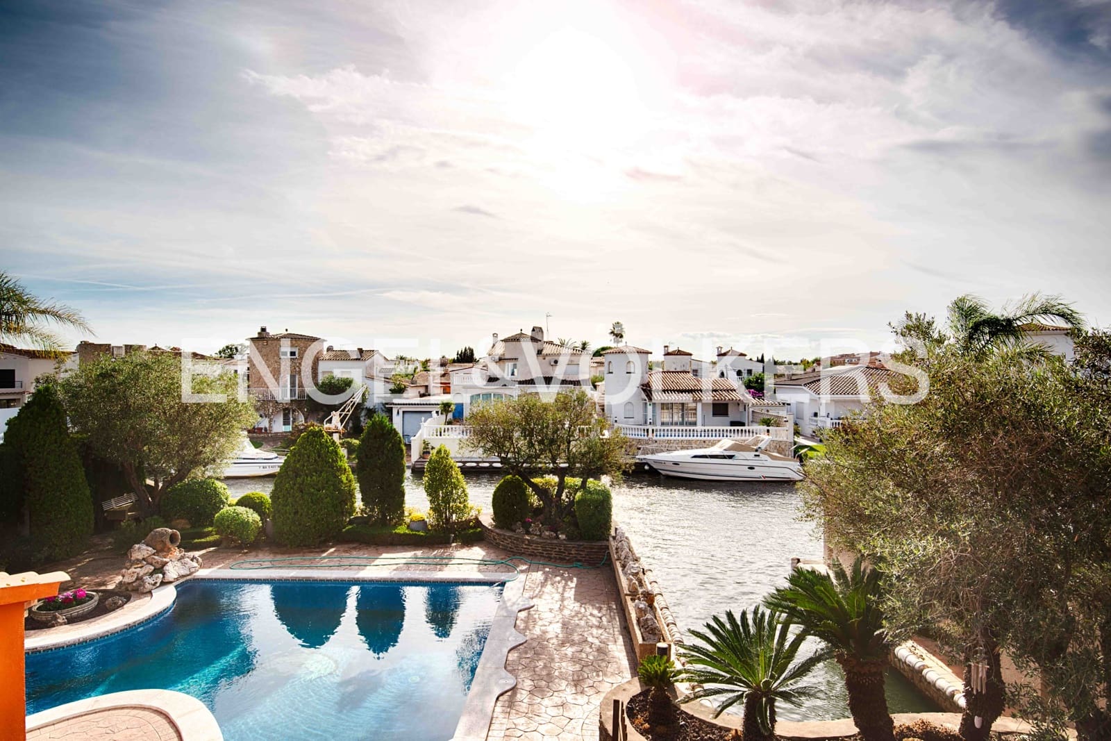 5 bedroom Villa for sale in Empuriabrava with pool garage - € 2,300,000 (Ref: 9340355)