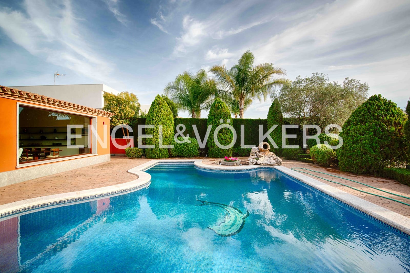 5 bedroom Villa for sale in Empuriabrava with pool garage - € 2,300,000 (Ref: 9340355)