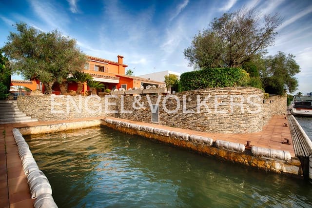5 bedroom Villa for sale in Empuriabrava, Castelló d'Empúries with pool garage - € 2,300,000 (Ref: 9340355)
