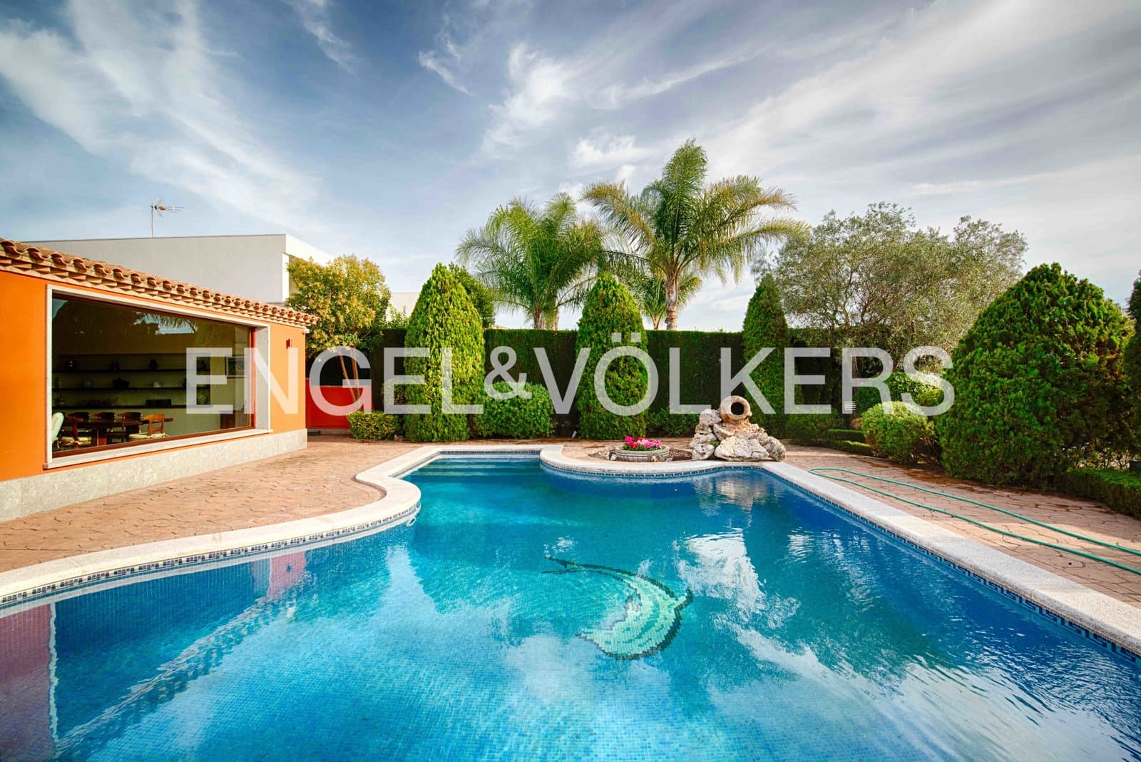 5 bedroom Villa for sale in Empuriabrava with pool garage - € 2,300,000 (Ref: 9340355)