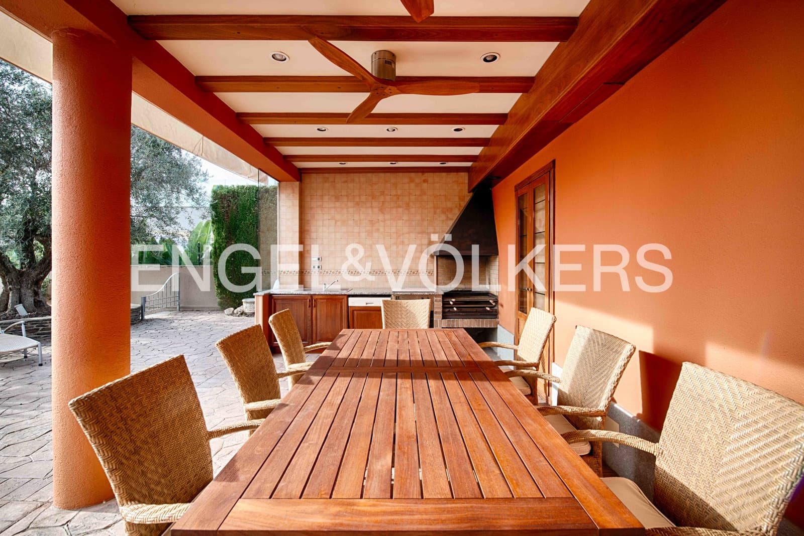 5 bedroom Villa for sale in Empuriabrava with pool garage - € 2,300,000 (Ref: 9340355)