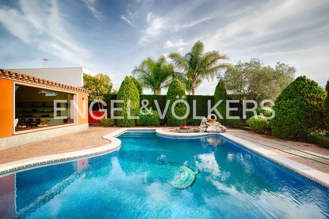 5 bedroom Villa for sale in Empuriabrava, Castelló d'Empúries with pool garage - € 2,300,000 (Ref: 9340355)