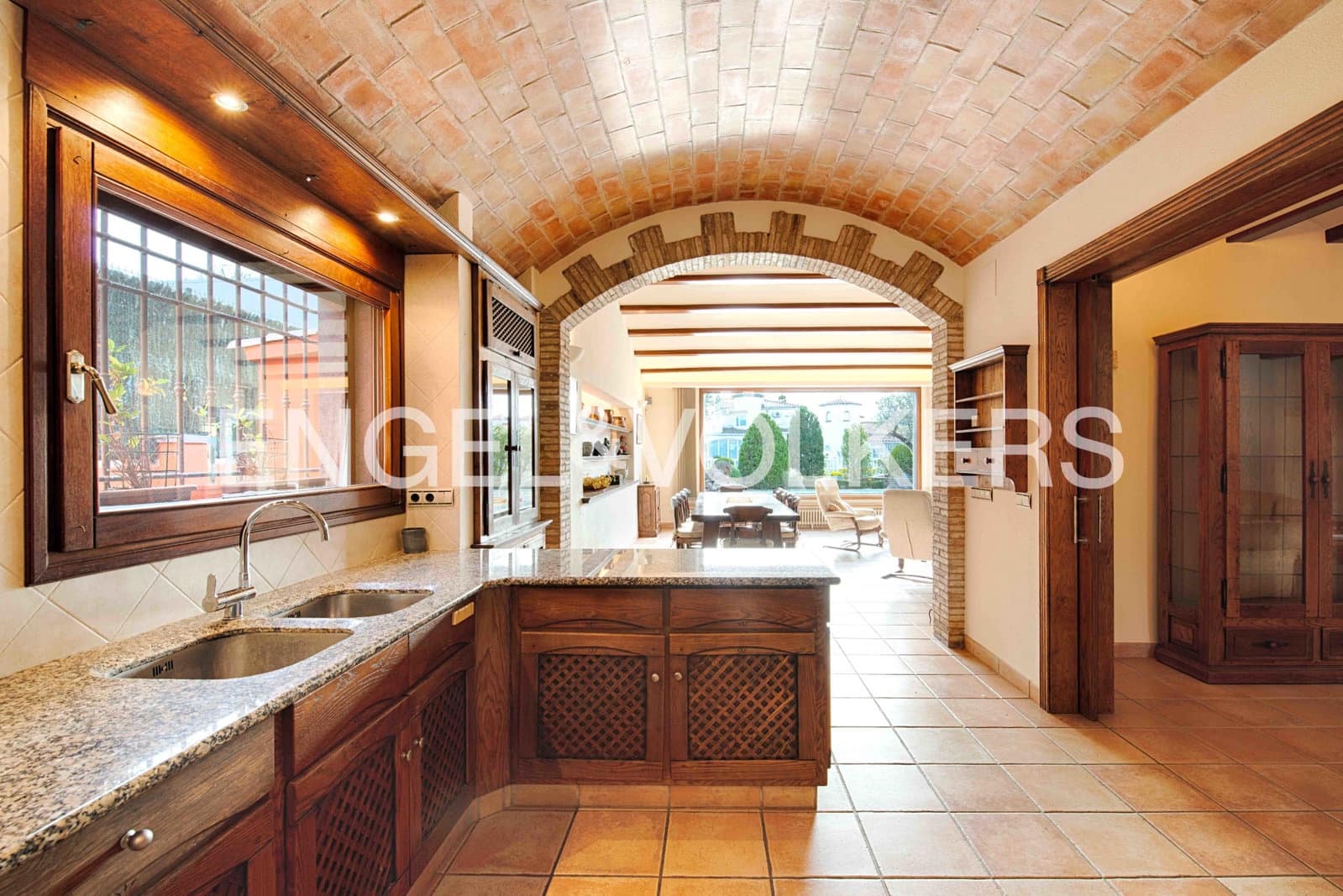 5 bedroom Villa for sale in Empuriabrava with pool garage - € 2,300,000 (Ref: 9340355)