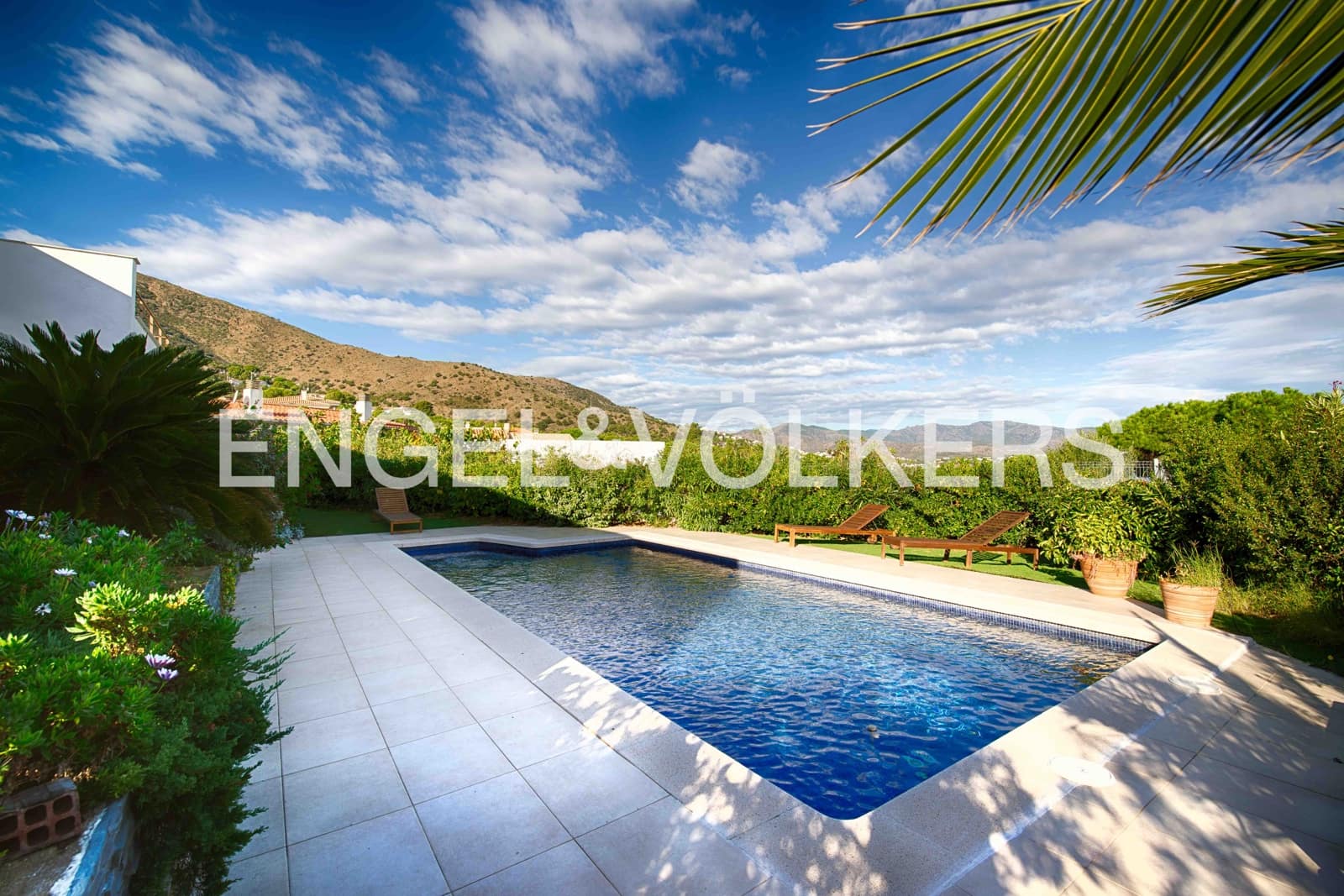 3 bedroom Villa for sale in El Port de la Selva with pool garage - € 935,000 (Ref: 9343640)