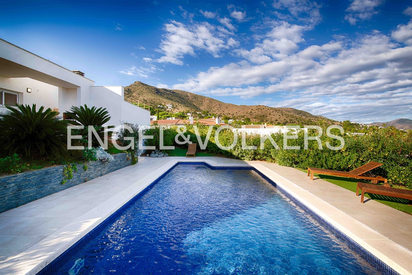 3 bedroom Villa for sale in El Port de la Selva with pool garage - € 935,000 (Ref: 9343640)