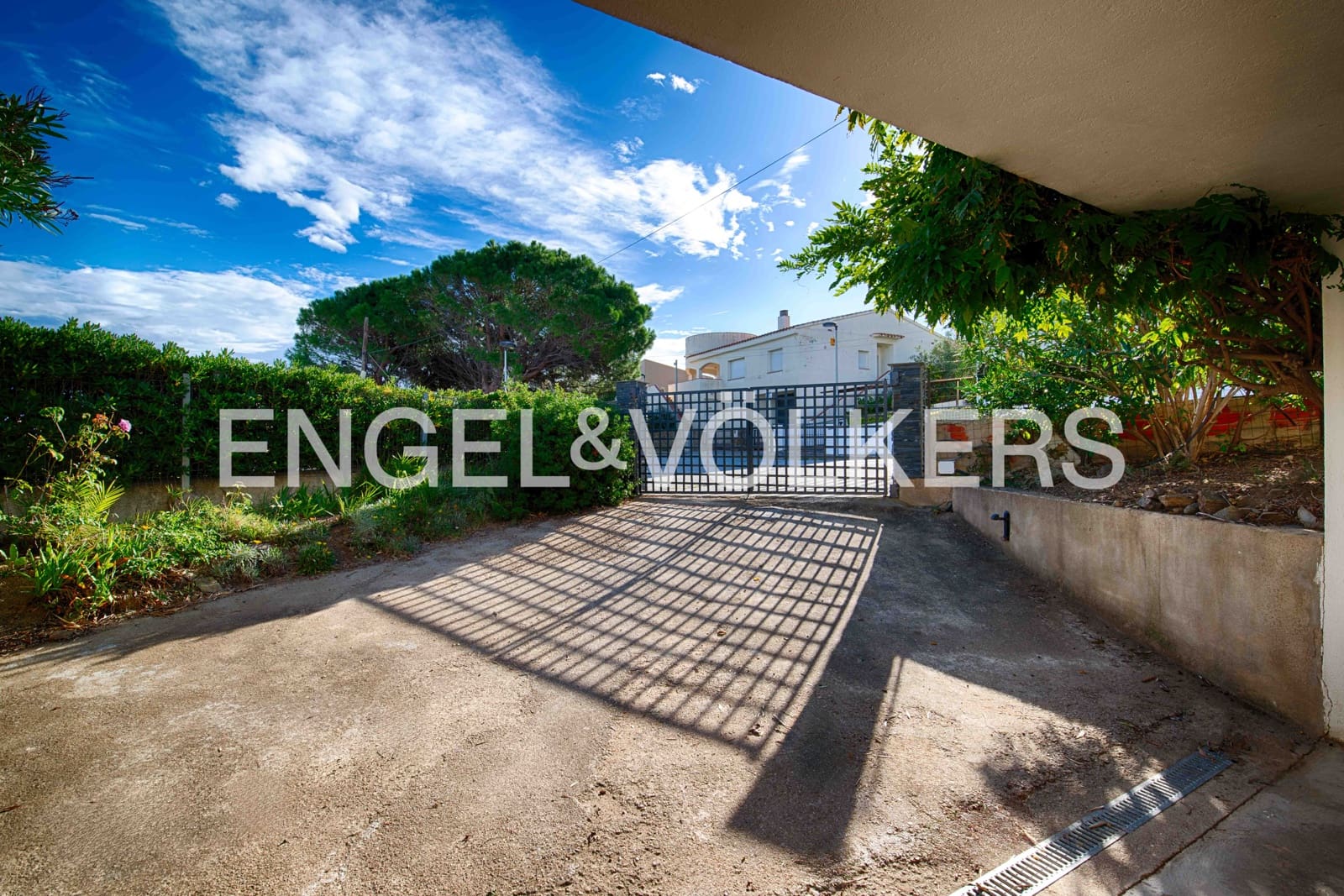 3 bedroom Villa for sale in El Port de la Selva with pool garage - € 935,000 (Ref: 9343640)