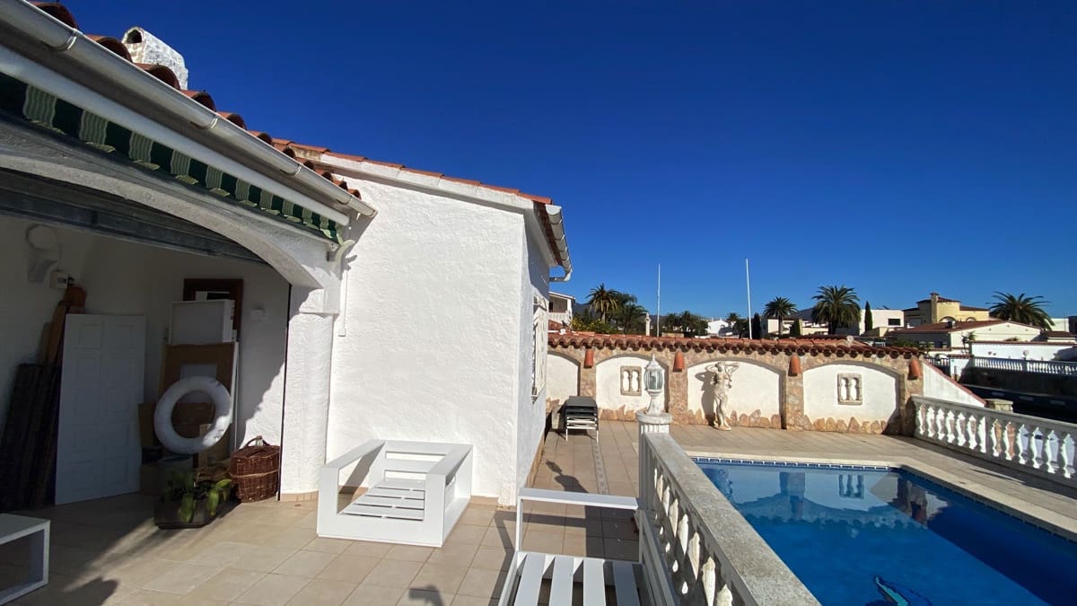 3 soverom Villa til salgs i Empuriabrava med svømmebasseng garasje - € 1 390 000 (Ref: 9352160)