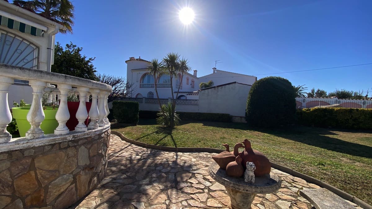 3 soverom Villa til salgs i Empuriabrava med svømmebasseng garasje - € 1 390 000 (Ref: 9352160)