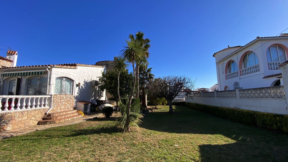3 soverom Villa til salgs i Empuriabrava med svømmebasseng garasje - € 1 390 000 (Ref: 9352160)