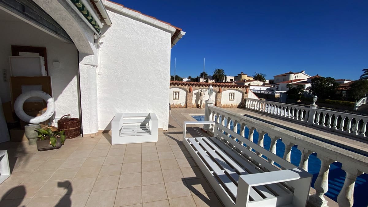 3 soverom Villa til salgs i Empuriabrava med svømmebasseng garasje - € 1 390 000 (Ref: 9352160)