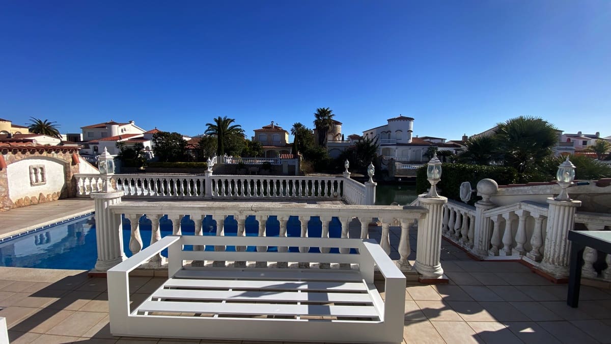 3 soverom Villa til salgs i Empuriabrava med svømmebasseng garasje - € 1 390 000 (Ref: 9352160)