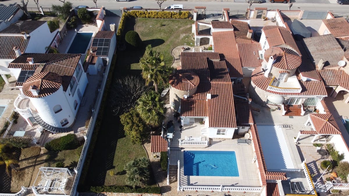 3 soverom Villa til salgs i Empuriabrava med svømmebasseng garasje - € 1 390 000 (Ref: 9352160)