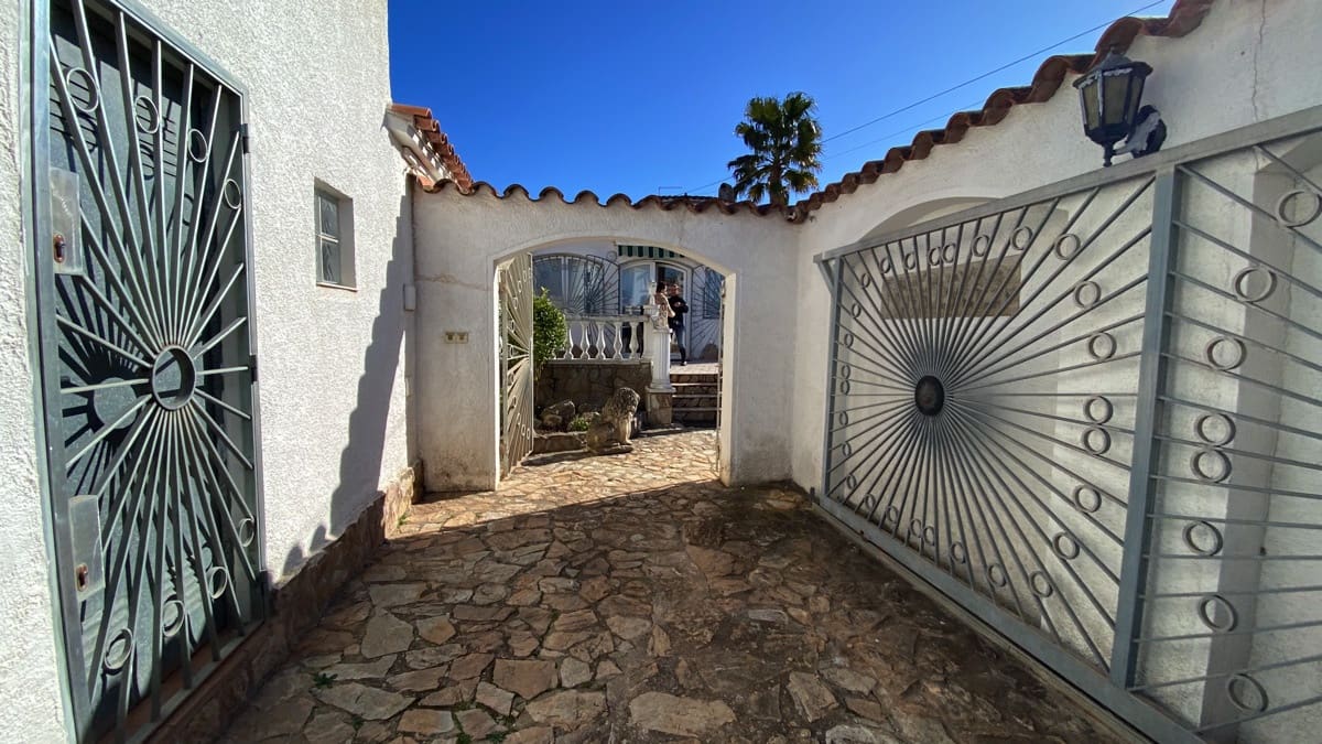 3 soverom Villa til salgs i Empuriabrava med svømmebasseng garasje - € 1 390 000 (Ref: 9352160)