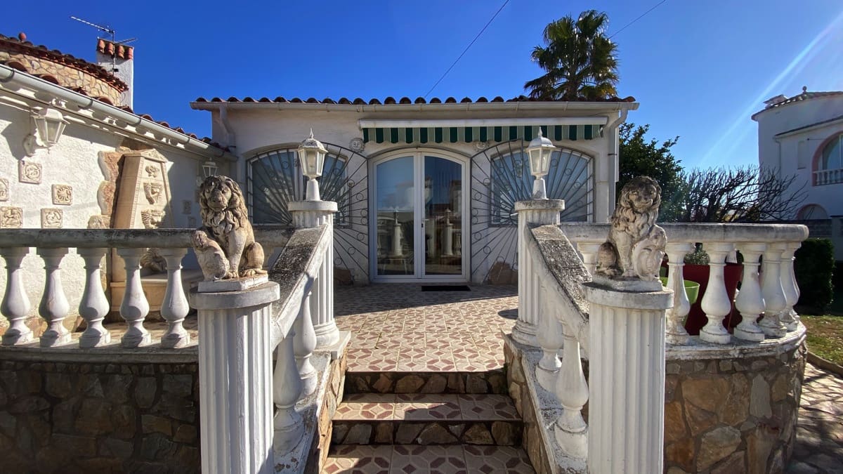 3 soverom Villa til salgs i Empuriabrava med svømmebasseng garasje - € 1 390 000 (Ref: 9352160)