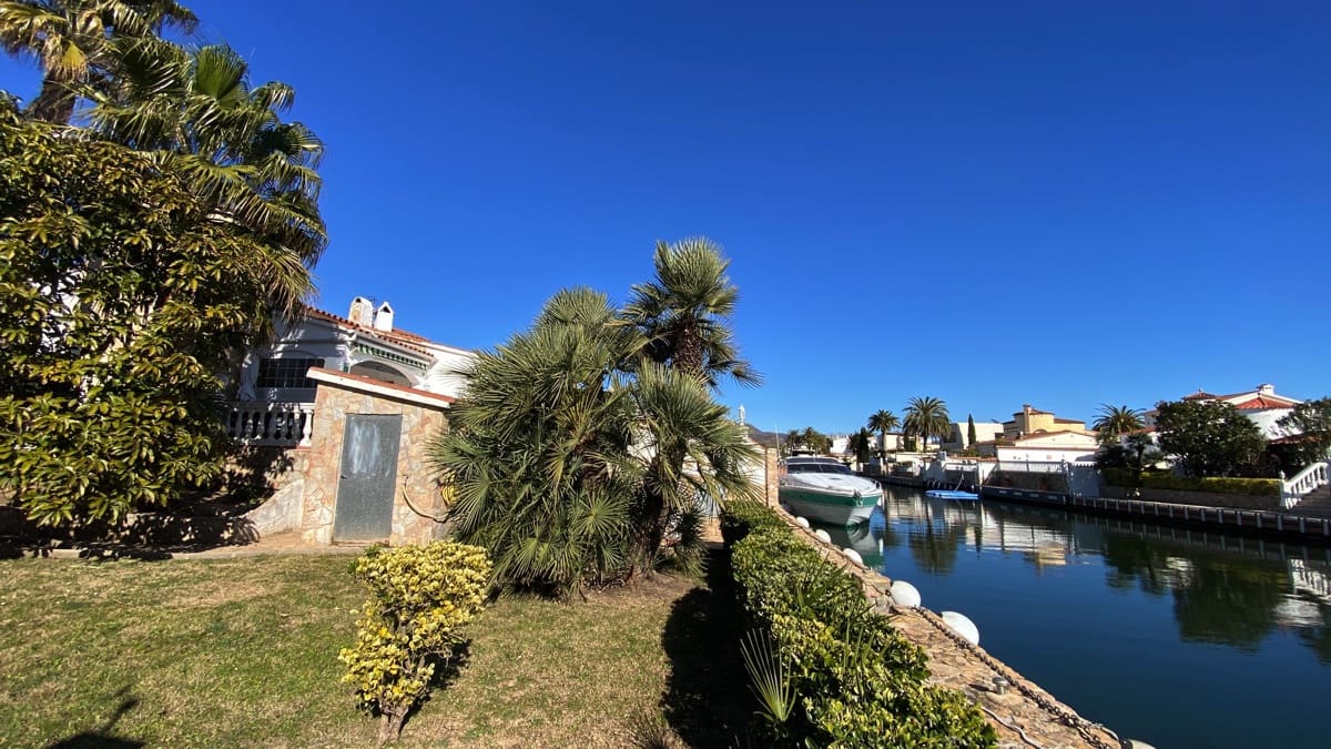 3 soverom Villa til salgs i Empuriabrava med svømmebasseng garasje - € 1 390 000 (Ref: 9352160)