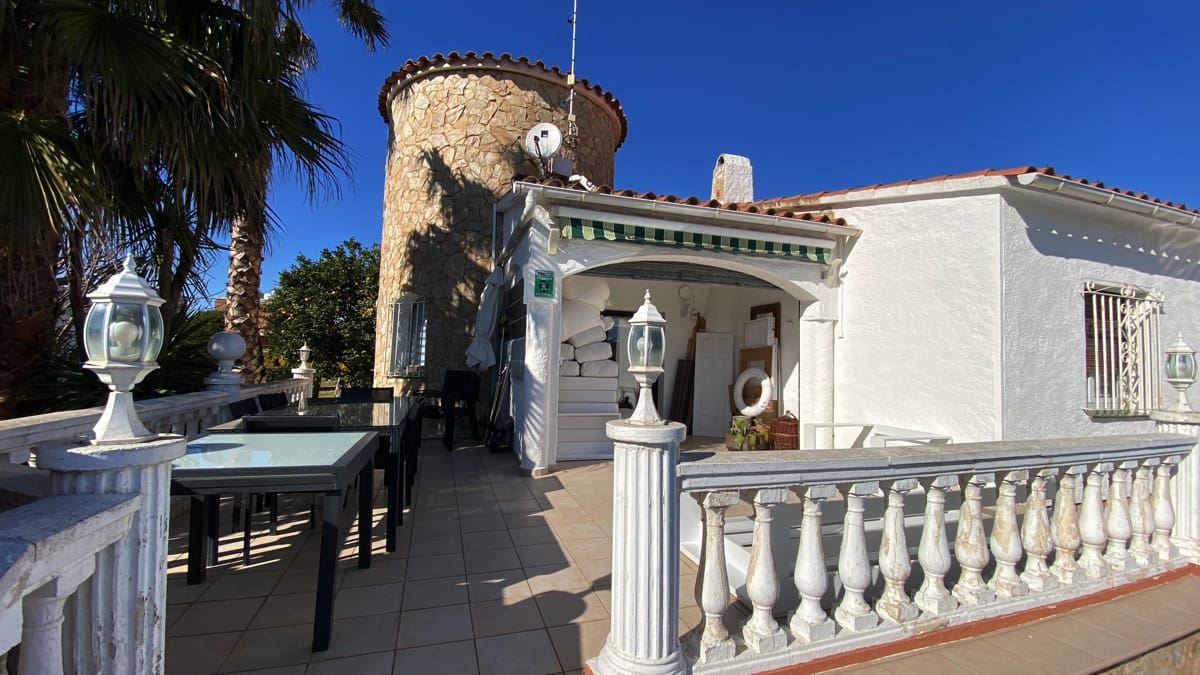 3 soverom Villa til salgs i Empuriabrava med svømmebasseng garasje - € 1 390 000 (Ref: 9352160)