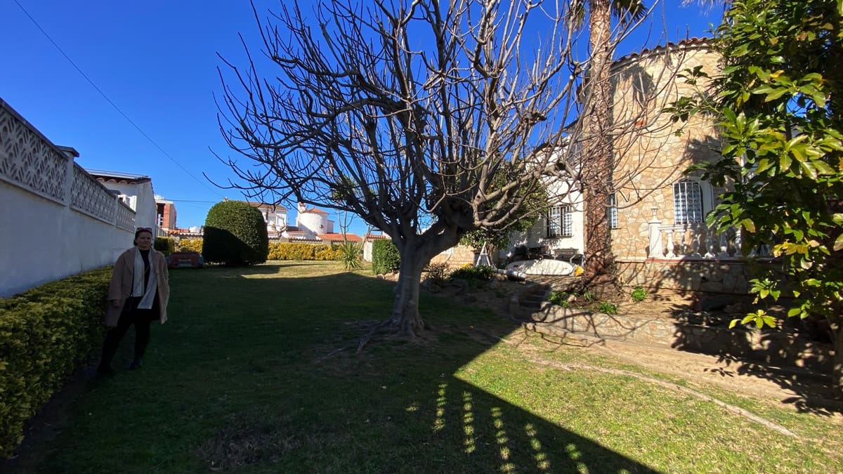 3 soverom Villa til salgs i Empuriabrava med svømmebasseng garasje - € 1 390 000 (Ref: 9352160)