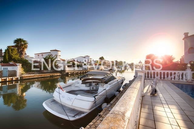3 soverom Villa til salgs i Empuriabrava, Castelló d'Empúries med svømmebasseng garasje - € 1 390 000 (Ref: 9352160)