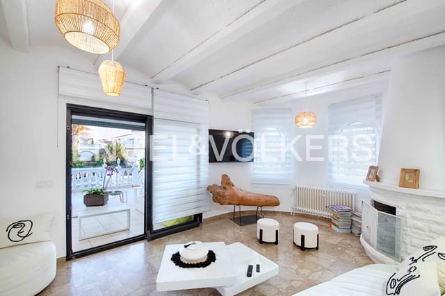 3 soverom Villa til salgs i Empuriabrava, Castelló d'Empúries med svømmebasseng garasje - € 1 390 000 (Ref: 9352160)